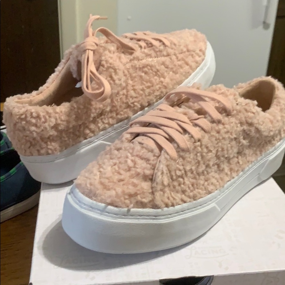 Zara pink fur plush sneaker size 7.5 Women’s